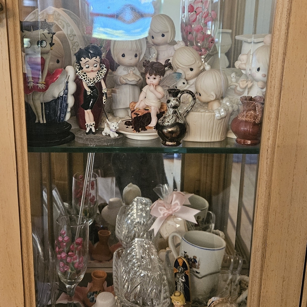 Precious Moments Porcelain Figurine Collection - Cream & Pastel - Picture 2 of 5